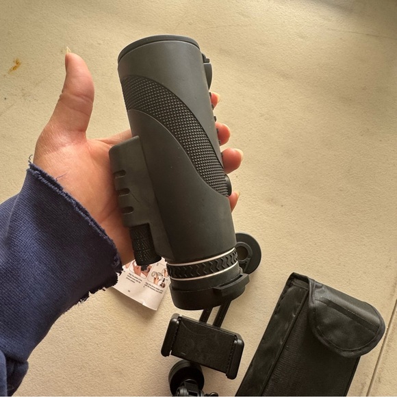 High-Powered Monocular Telescope with Tripod & Phone Adapter – New Open Box - Picture 7 of 9